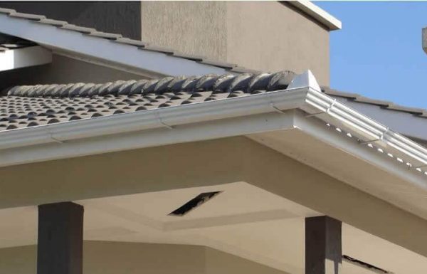 manutencao-de-calhas-e-rufos-em-curitiba